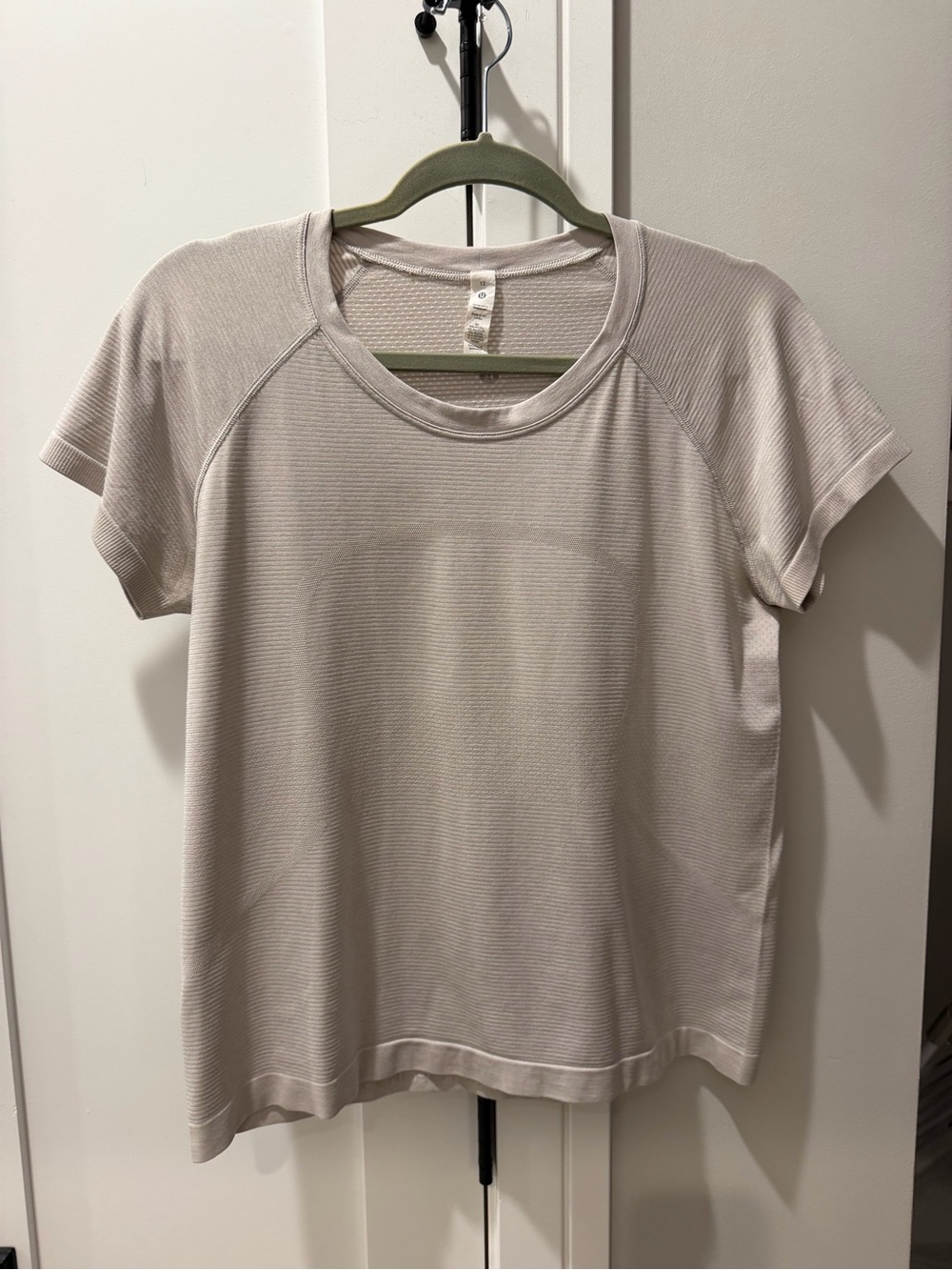 Lululemon Swiftly Tech Short Sleeve size 12